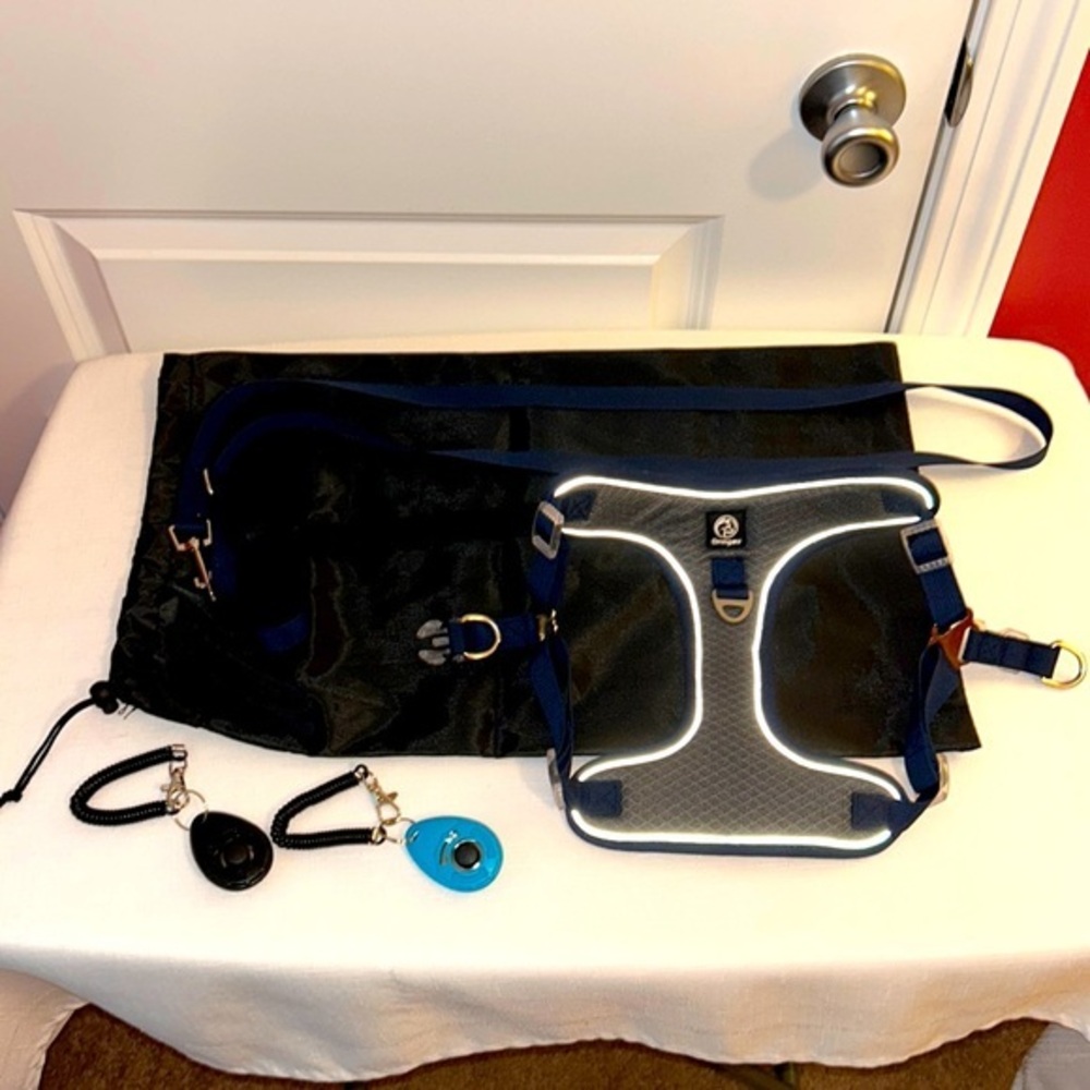 Dog harness | Dog Leash | 2 training clickers and travel bag
